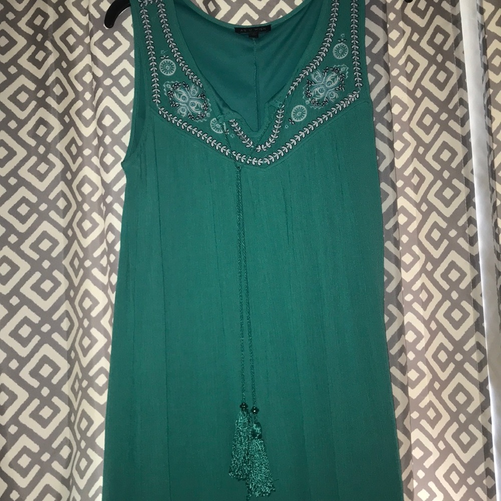 Super cute dress! Never worn!